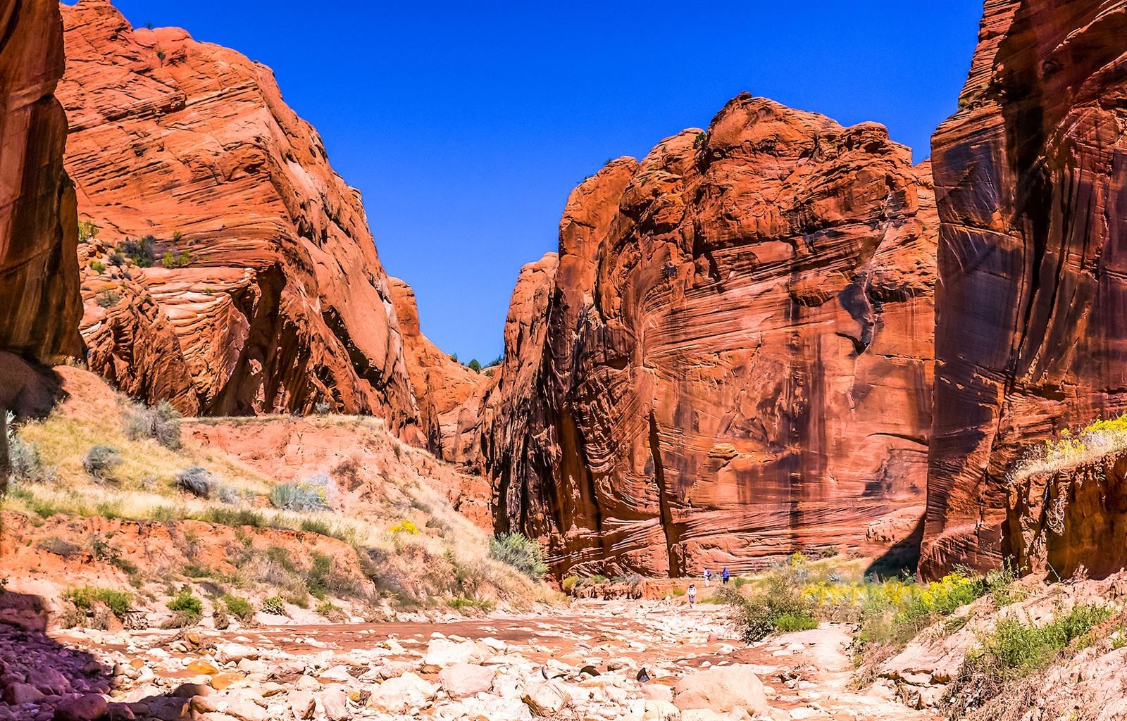 https://mdw-travel-data-us-east-1.s3.amazonaws.com/img/country/United-States/Red-Rock-Canyon-National-Conservation-Area/img_05.jpg