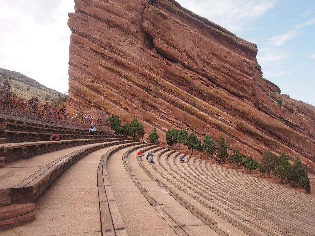 https://mdw-travel-data-us-east-1.s3.amazonaws.com/img/country/United-States/Red-Rocks-Park-and-Amphitheatre/img_00.jpg