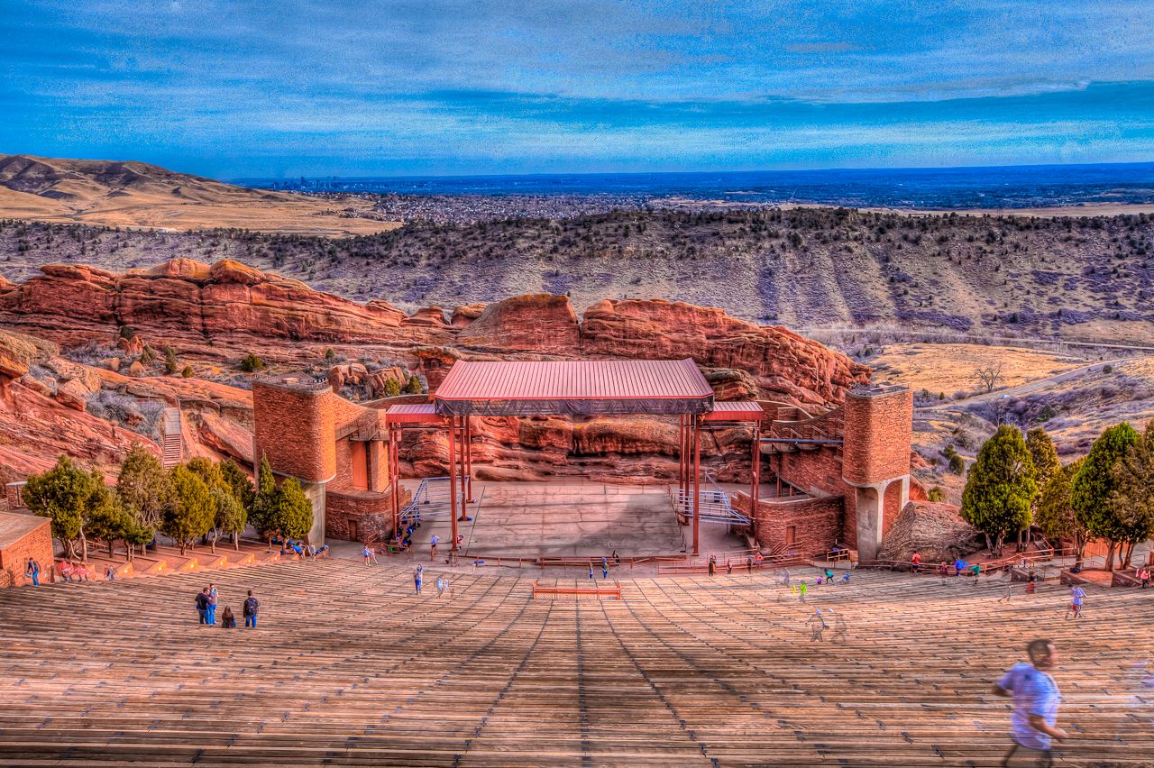 https://mdw-travel-data-us-east-1.s3.amazonaws.com/img/country/United-States/Red-Rocks-Park-and-Amphitheatre/img_02.jpg