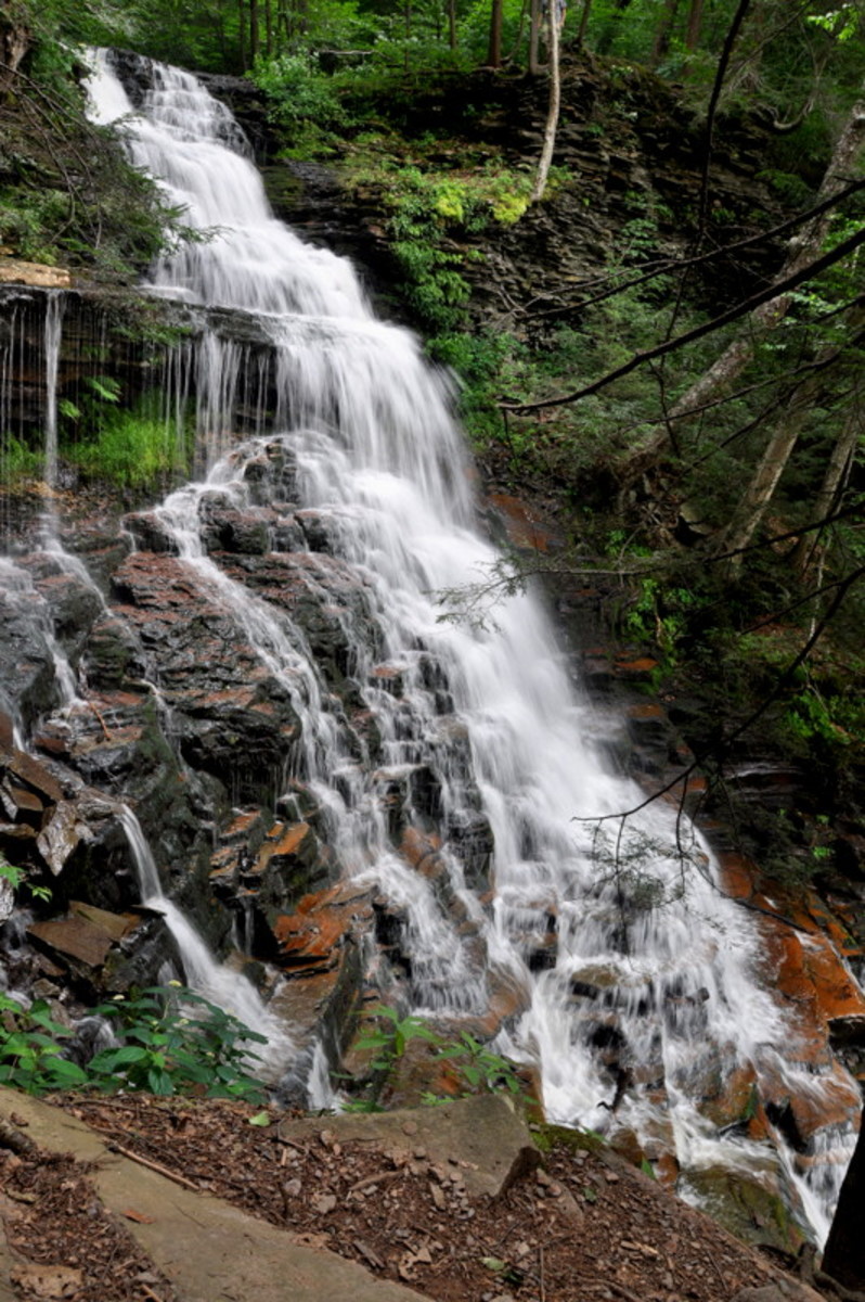 https://mdw-travel-data-us-east-1.s3.amazonaws.com/img/country/United-States/Ricketts-Glen-State-Park/img_01.jpg