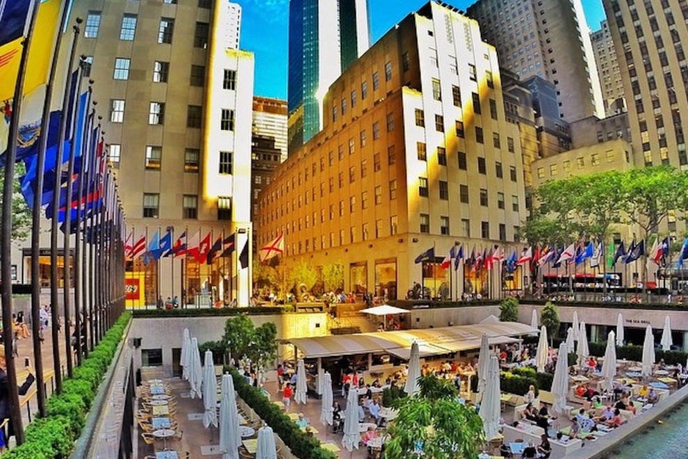 https://mdw-travel-data-us-east-1.s3.amazonaws.com/img/country/United-States/Rockefeller-Center/img_00.jpg