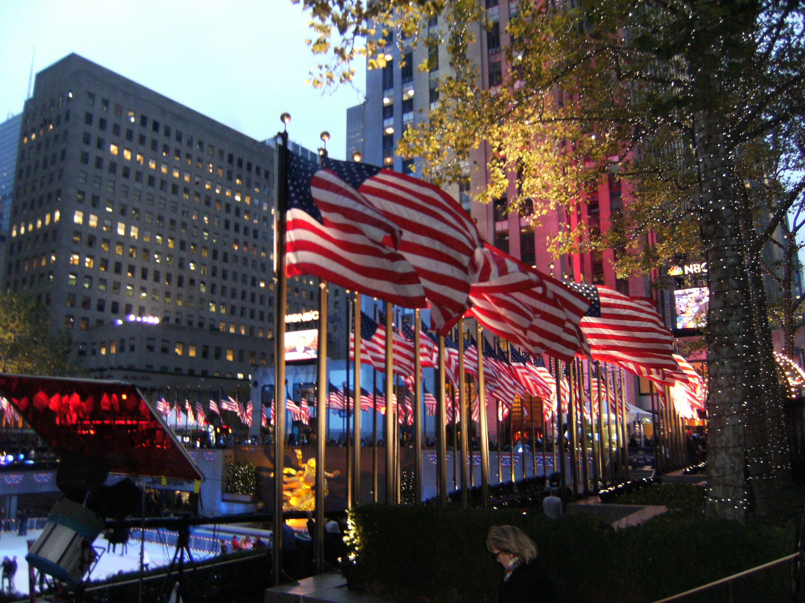 https://mdw-travel-data-us-east-1.s3.amazonaws.com/img/country/United-States/Rockefeller-Center/img_04.jpg