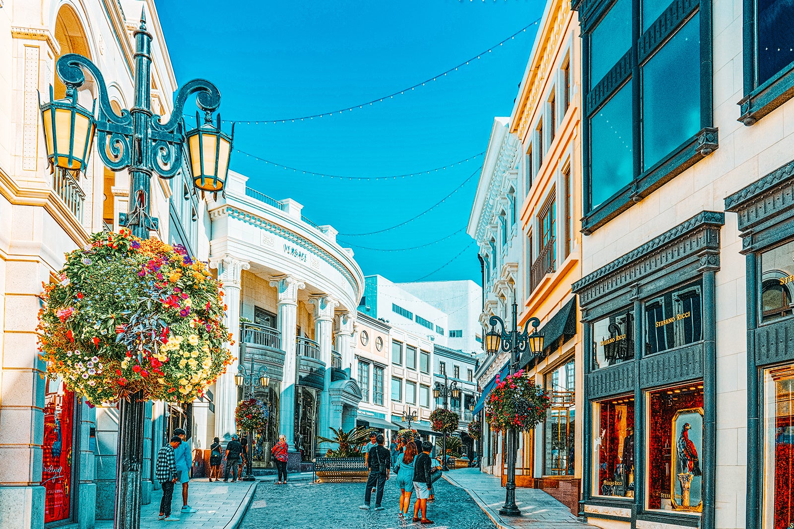 https://mdw-travel-data-us-east-1.s3.amazonaws.com/img/country/United-States/Rodeo-Drive/img_00.jpg