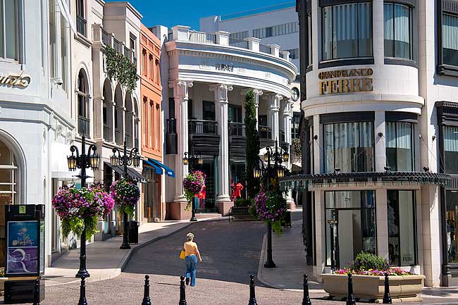 https://mdw-travel-data-us-east-1.s3.amazonaws.com/img/country/United-States/Rodeo-Drive/img_01.jpg