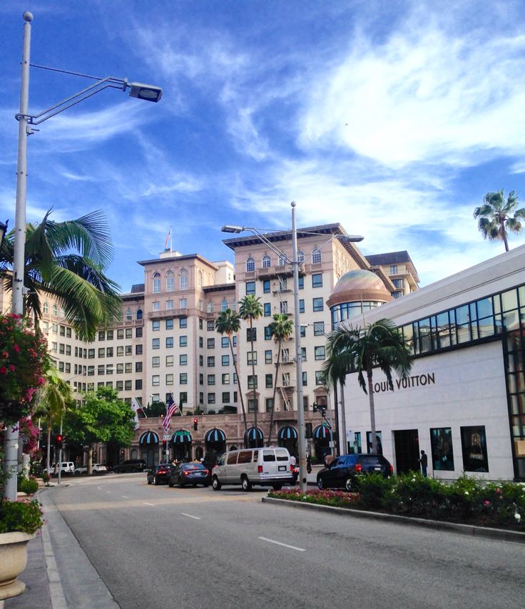 https://mdw-travel-data-us-east-1.s3.amazonaws.com/img/country/United-States/Rodeo-Drive/img_02.jpg