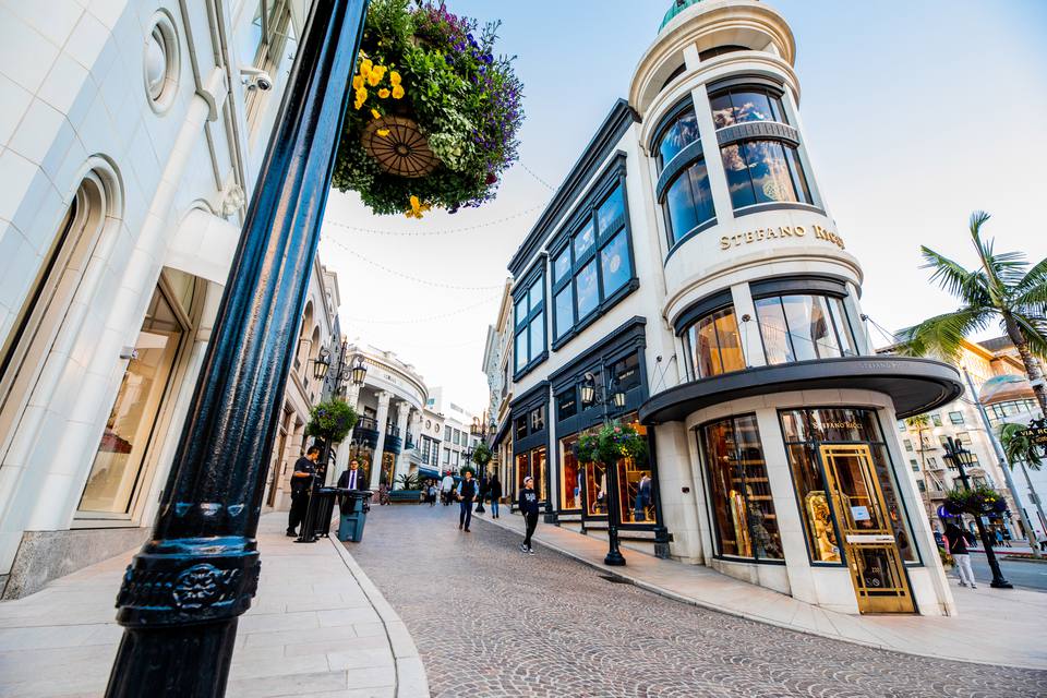 https://mdw-travel-data-us-east-1.s3.amazonaws.com/img/country/United-States/Rodeo-Drive/img_05.jpg
