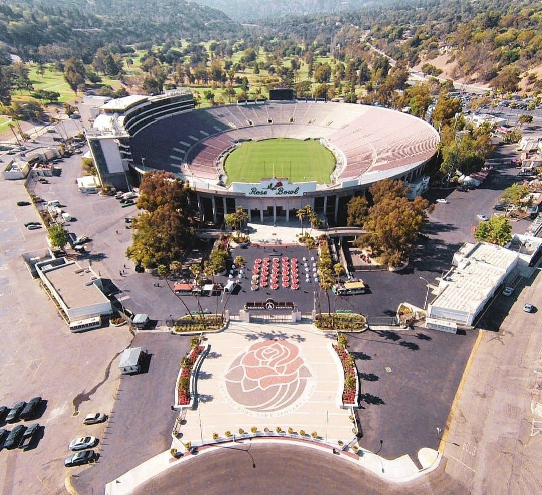 https://mdw-travel-data-us-east-1.s3.amazonaws.com/img/country/United-States/Rose-Bowl-Stadium/img_01.jpg