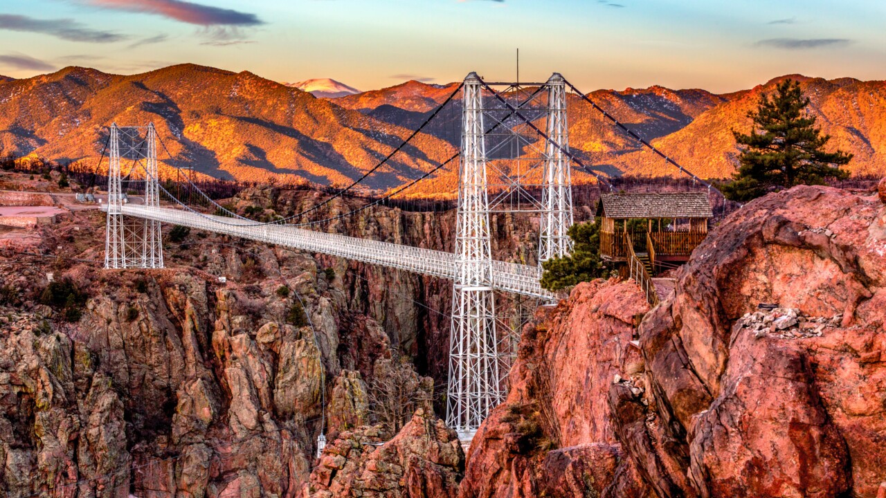 https://mdw-travel-data-us-east-1.s3.amazonaws.com/img/country/United-States/Royal-Gorge-Bridge-and-Park/img_03.jpg