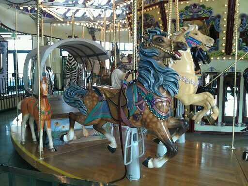 https://mdw-travel-data-us-east-1.s3.amazonaws.com/img/country/United-States/Salem-Riverfront-Carousel/img_03.jpg