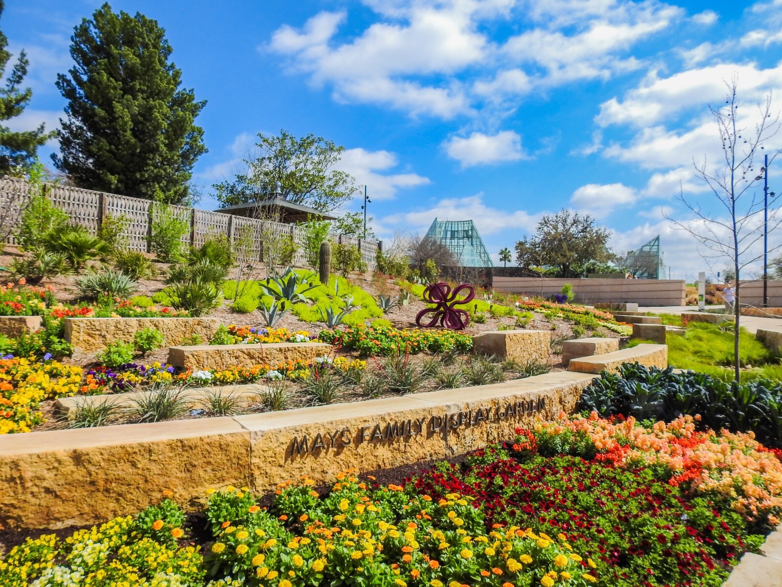 https://mdw-travel-data-us-east-1.s3.amazonaws.com/img/country/United-States/San-Antonio-Botanical-Garden/img_02.jpg