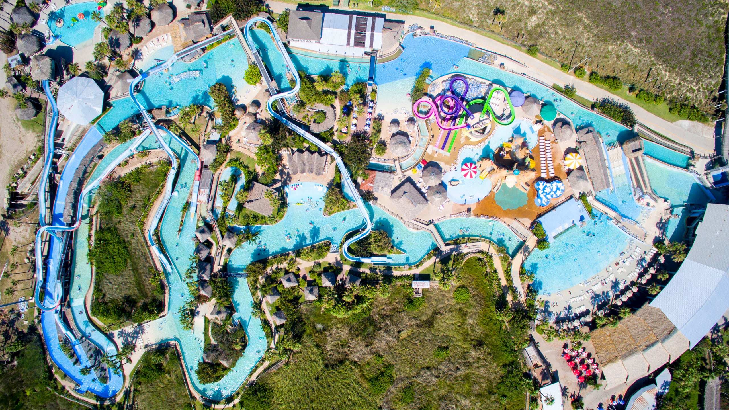 https://mdw-travel-data-us-east-1.s3.amazonaws.com/img/country/United-States/Schlitterbahn-Waterpark-&-Resort/img_02.jpg