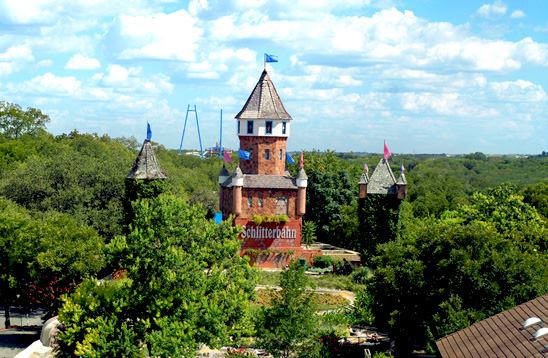 https://mdw-travel-data-us-east-1.s3.amazonaws.com/img/country/United-States/Schlitterbahn-Waterpark-&-Resort/img_03.jpg