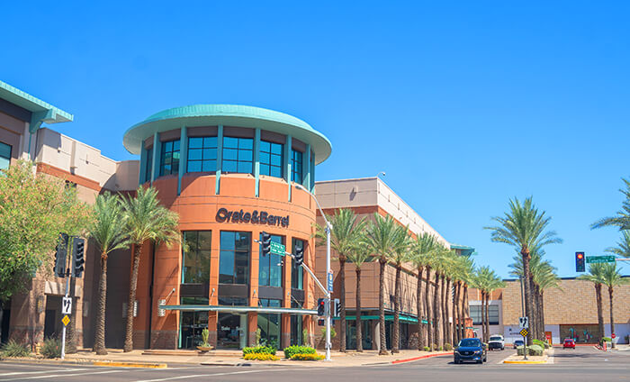 https://mdw-travel-data-us-east-1.s3.amazonaws.com/img/country/United-States/Scottsdale-Fashion-Square/img_01.jpg