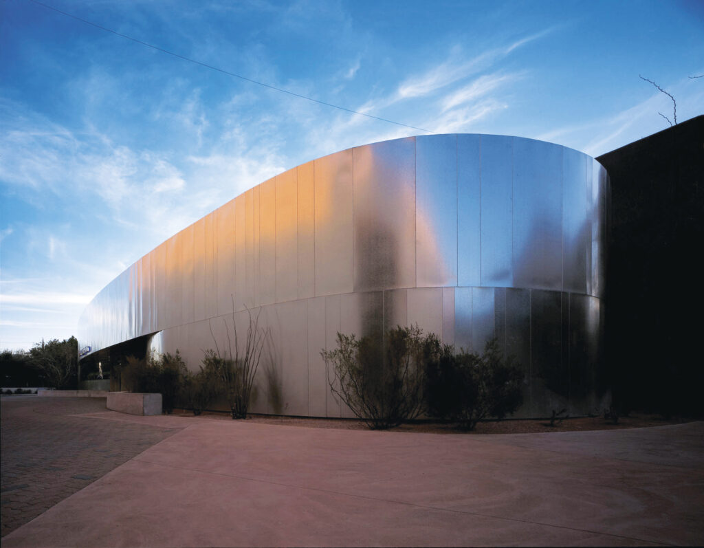https://mdw-travel-data-us-east-1.s3.amazonaws.com/img/country/United-States/Scottsdale-Museum-of-Contemporary-Art/img_00.jpg