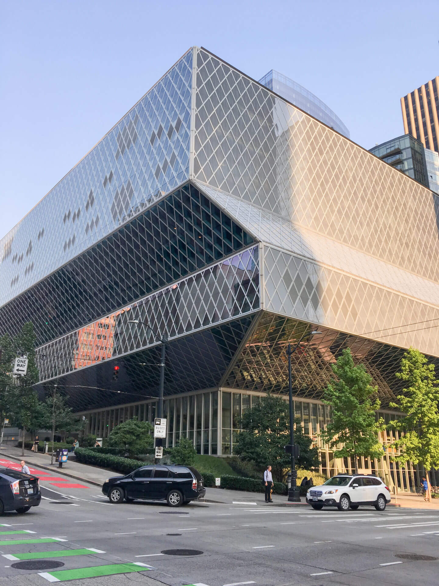 https://mdw-travel-data-us-east-1.s3.amazonaws.com/img/country/United-States/Seattle-Public-Library/img_00.jpg