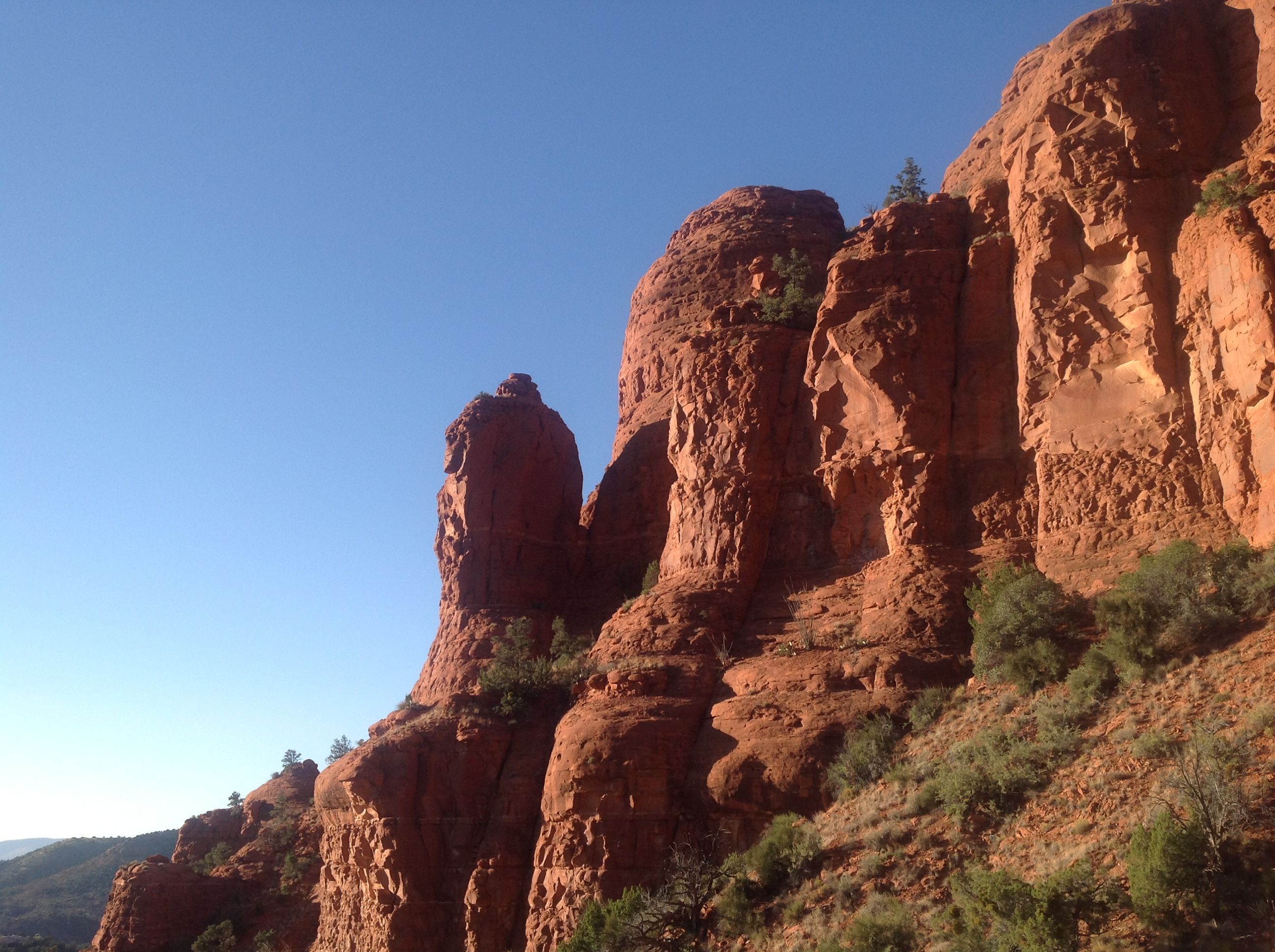 https://mdw-travel-data-us-east-1.s3.amazonaws.com/img/country/United-States/Sedona-Red-Rock-Country/img_03.jpg