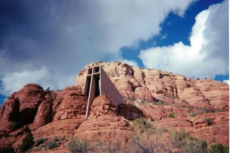 https://mdw-travel-data-us-east-1.s3.amazonaws.com/img/country/United-States/Sedona/img_05.jpg