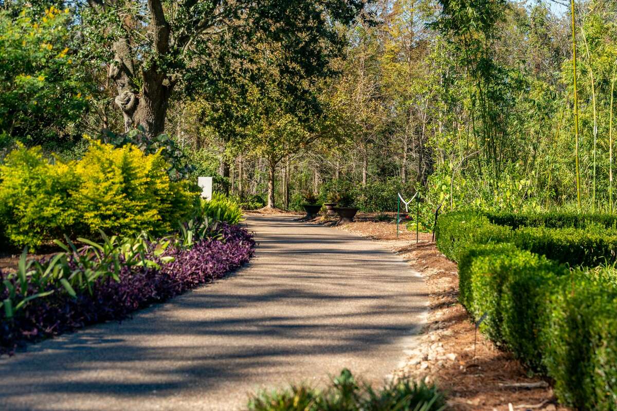 https://mdw-travel-data-us-east-1.s3.amazonaws.com/img/country/United-States/Shangri-La-Botanical-Gardens-and-Nature-Center/img_02.jpg