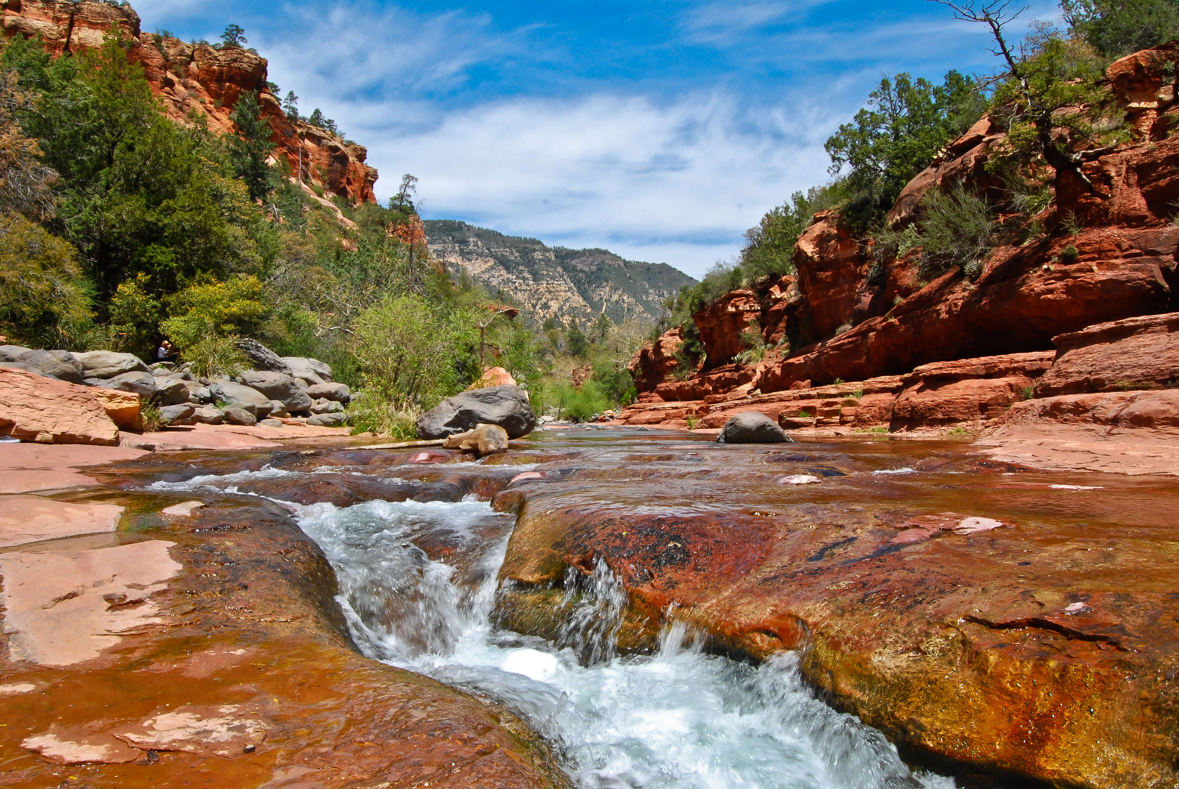 https://mdw-travel-data-us-east-1.s3.amazonaws.com/img/country/United-States/Slide-Rock-State-Park/img_01.jpg