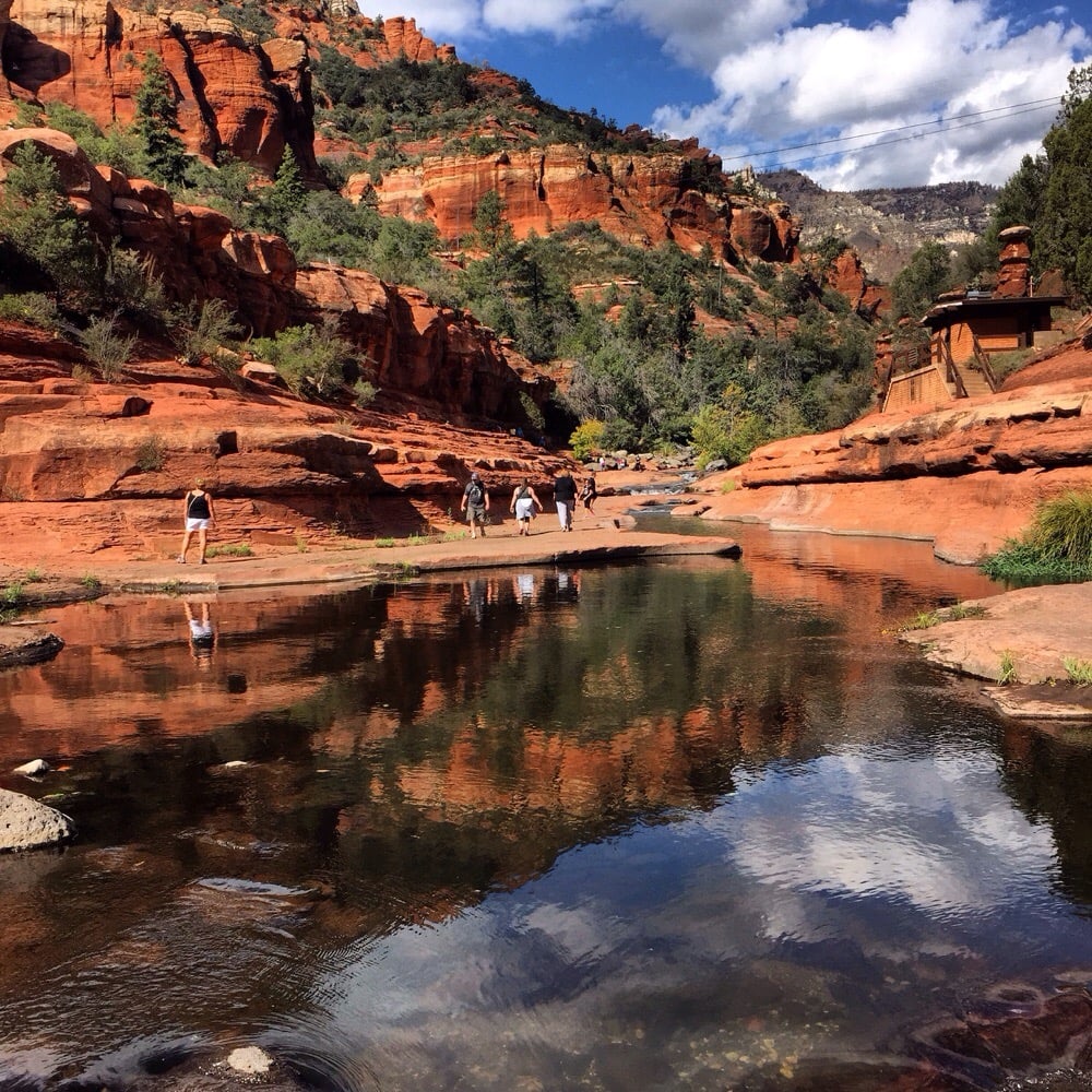 https://mdw-travel-data-us-east-1.s3.amazonaws.com/img/country/United-States/Slide-Rock-State-Park/img_02.jpg