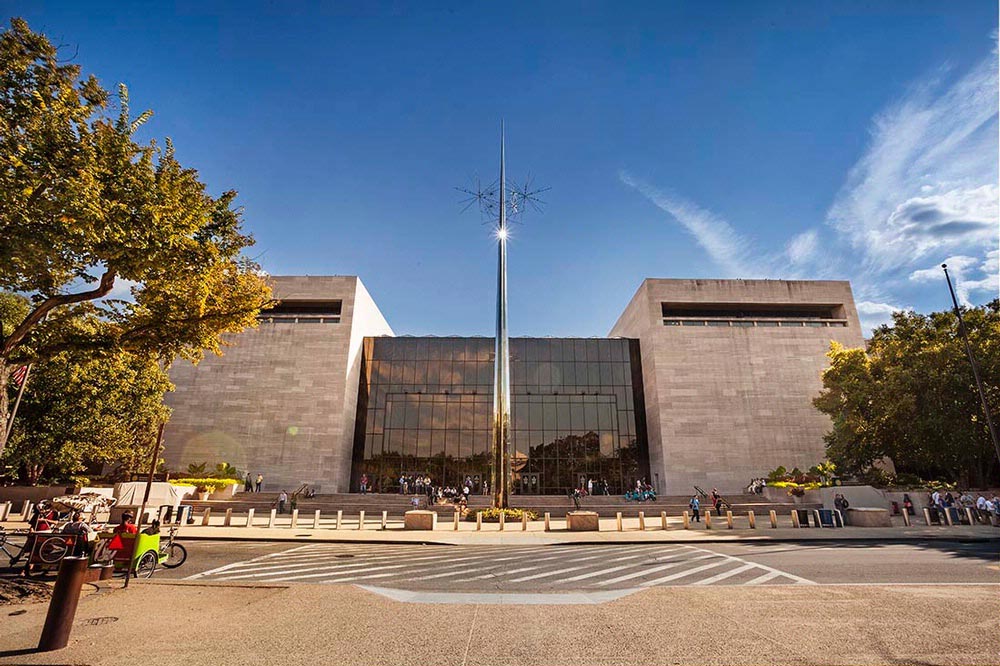 https://mdw-travel-data-us-east-1.s3.amazonaws.com/img/country/United-States/Smithsonian-National-Air-and-Space-Museum/img_01.jpg