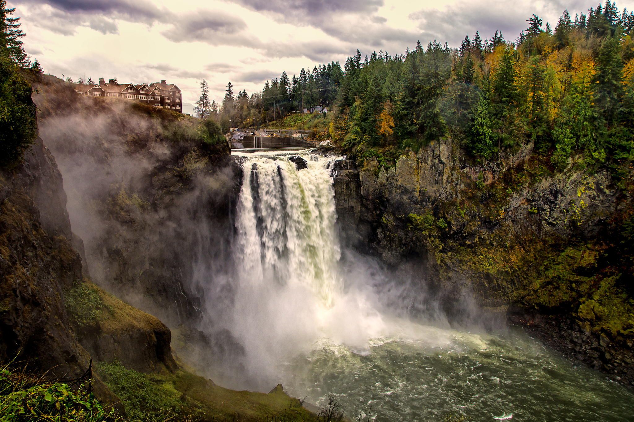 https://mdw-travel-data-us-east-1.s3.amazonaws.com/img/country/United-States/Snoqualmie-Falls/img_01.jpg