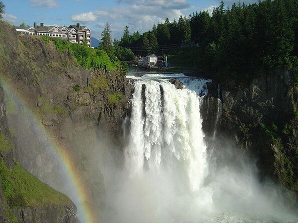 https://mdw-travel-data-us-east-1.s3.amazonaws.com/img/country/United-States/Snoqualmie-Falls/img_02.jpg