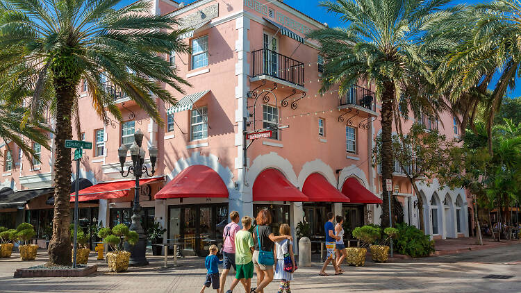 https://mdw-travel-data-us-east-1.s3.amazonaws.com/img/country/United-States/South-Beach/img_02.jpg