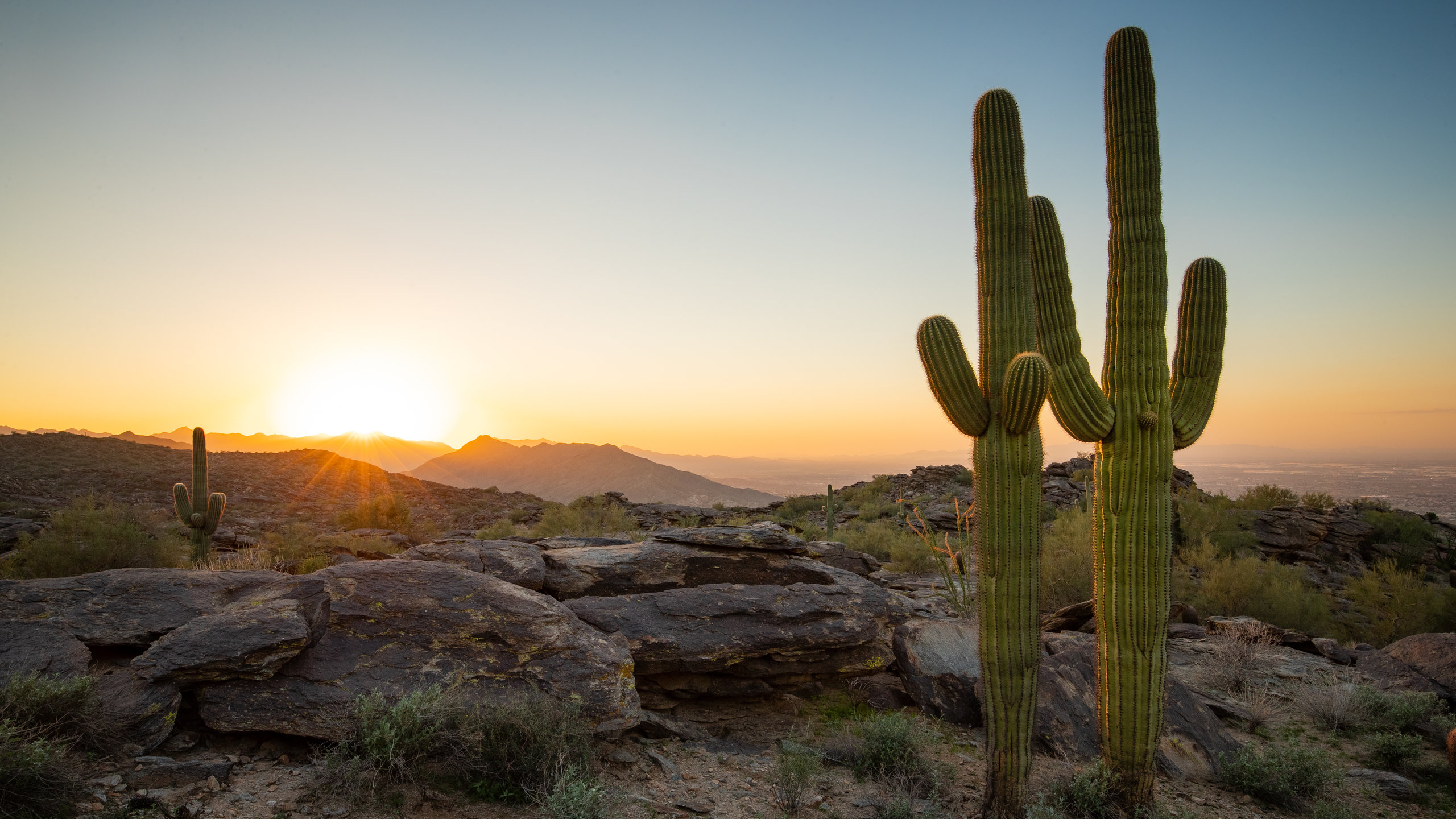 https://mdw-travel-data-us-east-1.s3.amazonaws.com/img/country/United-States/South-Mountain-Park-and-Preserve/img_00.jpg