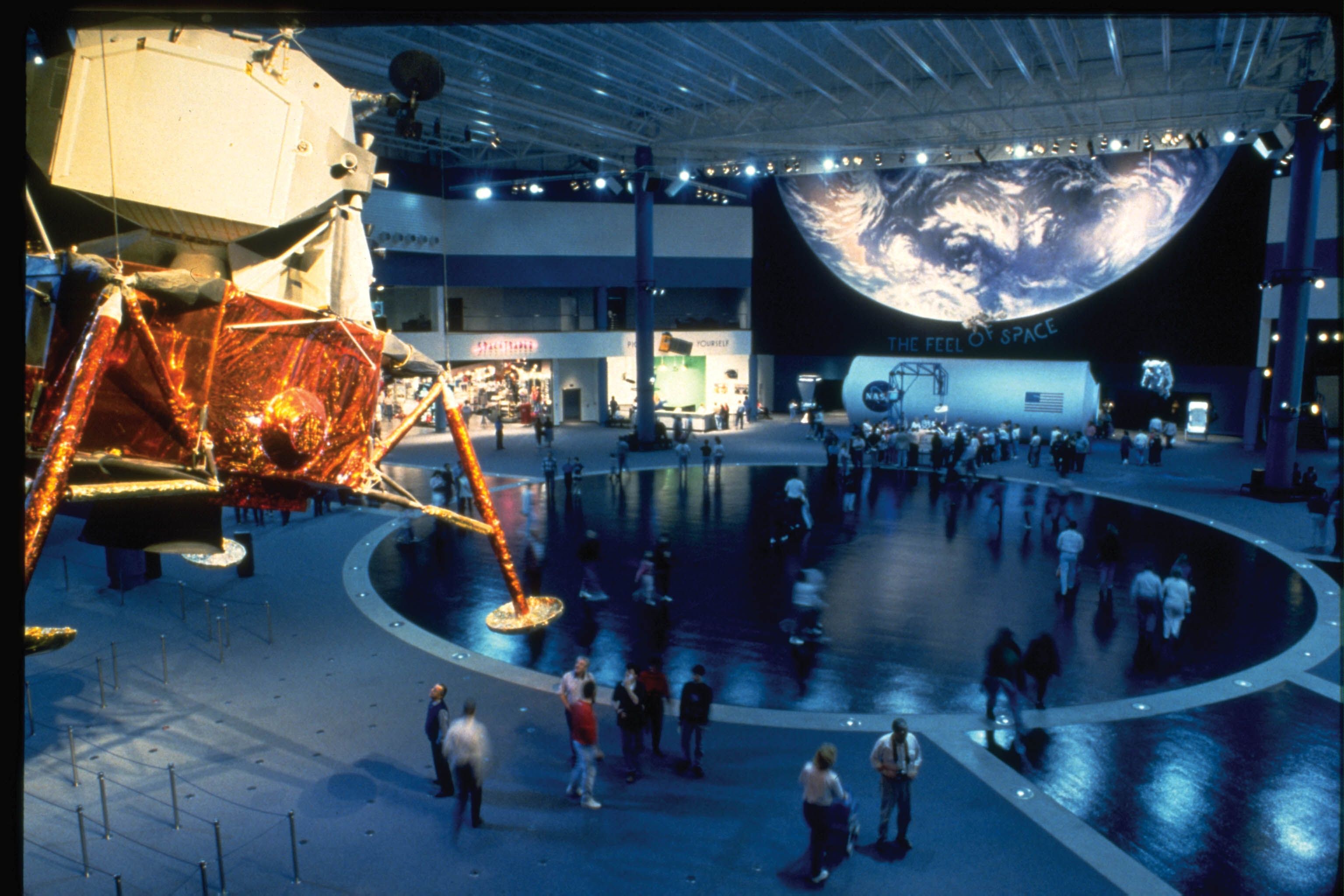 https://mdw-travel-data-us-east-1.s3.amazonaws.com/img/country/United-States/Space-Center-Houston/img_02.jpg