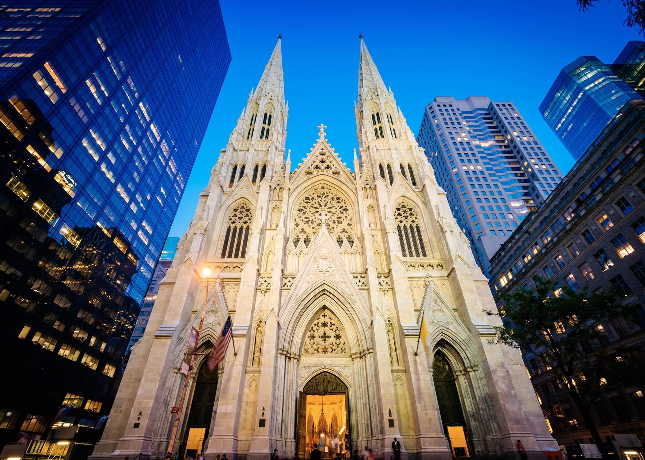 https://mdw-travel-data-us-east-1.s3.amazonaws.com/img/country/United-States/St-Patricks-Cathedral/img_00.jpg