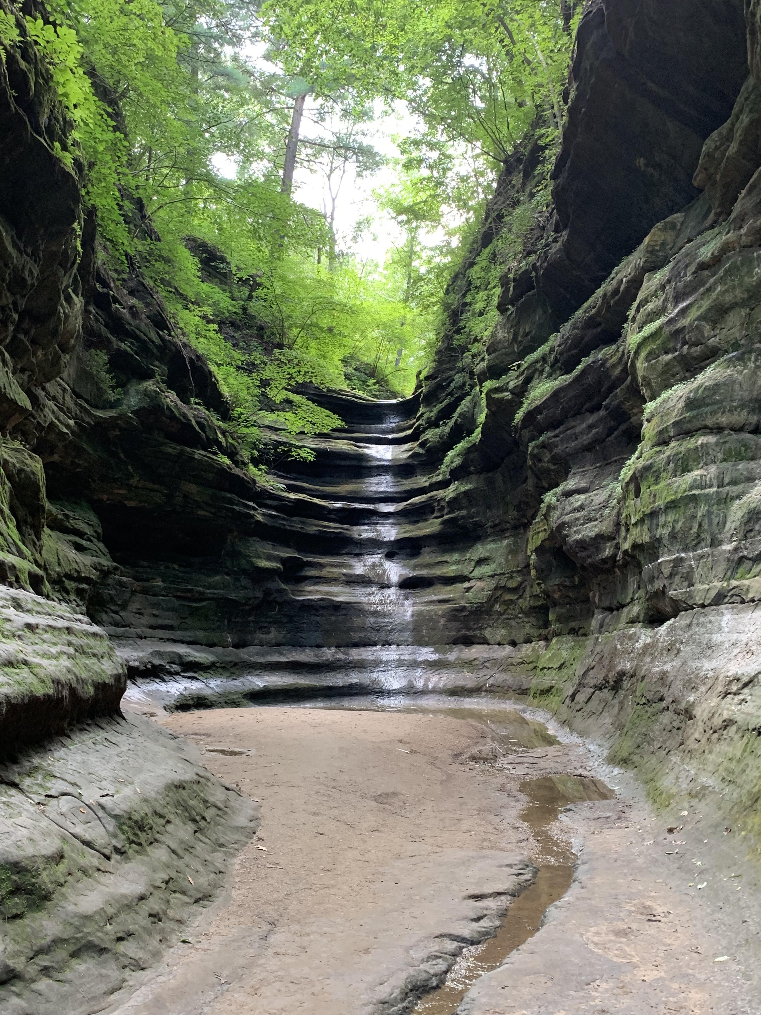 https://mdw-travel-data-us-east-1.s3.amazonaws.com/img/country/United-States/Starved-Rock-State-Park/img_03.jpg