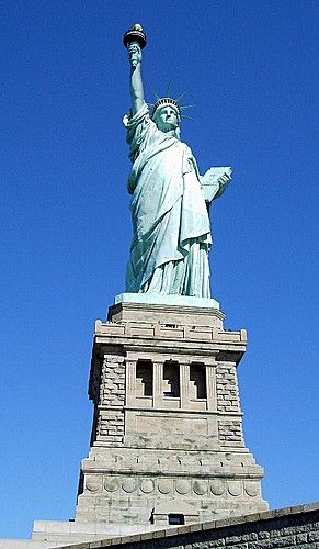 https://mdw-travel-data-us-east-1.s3.amazonaws.com/img/country/United-States/Statue-of-Liberty/img_05.jpg