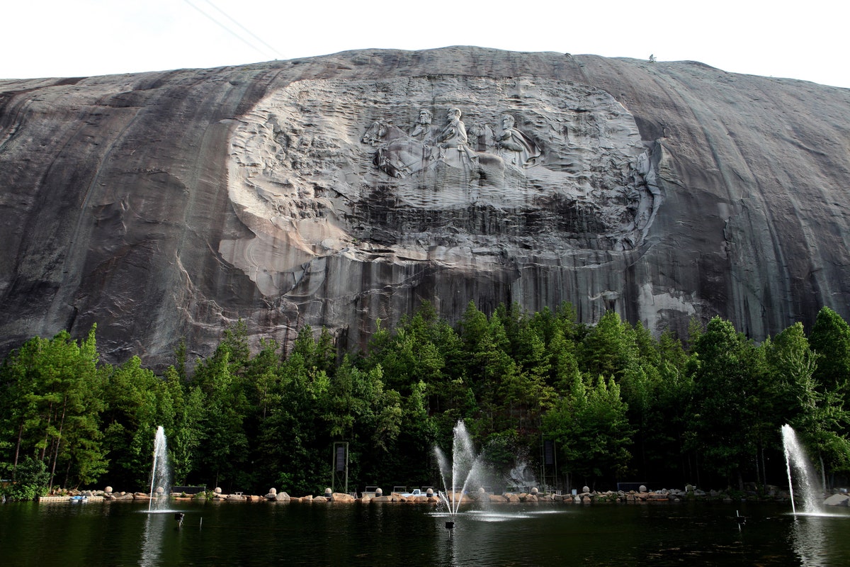 https://mdw-travel-data-us-east-1.s3.amazonaws.com/img/country/United-States/Stone-Mountain-Park/img_00.jpg