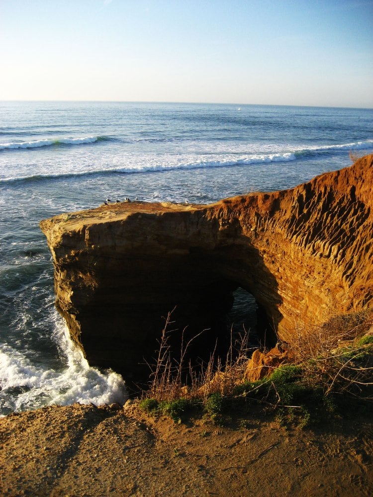https://mdw-travel-data-us-east-1.s3.amazonaws.com/img/country/United-States/Sunset-Cliffs-Natural-Park/img_02.jpg