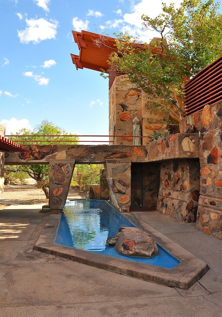 https://mdw-travel-data-us-east-1.s3.amazonaws.com/img/country/United-States/Taliesin-West/img_03.jpg