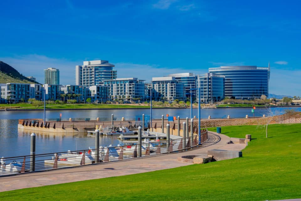 https://mdw-travel-data-us-east-1.s3.amazonaws.com/img/country/United-States/Tempe-Town-Lake/img_01.jpg