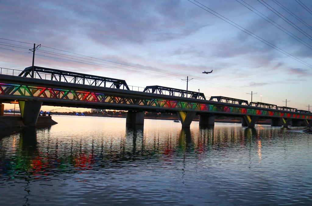 https://mdw-travel-data-us-east-1.s3.amazonaws.com/img/country/United-States/Tempe-Town-Lake/img_02.jpg