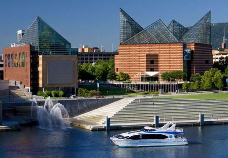 https://mdw-travel-data-us-east-1.s3.amazonaws.com/img/country/United-States/Tennessee-Aquarium/img_00.jpg