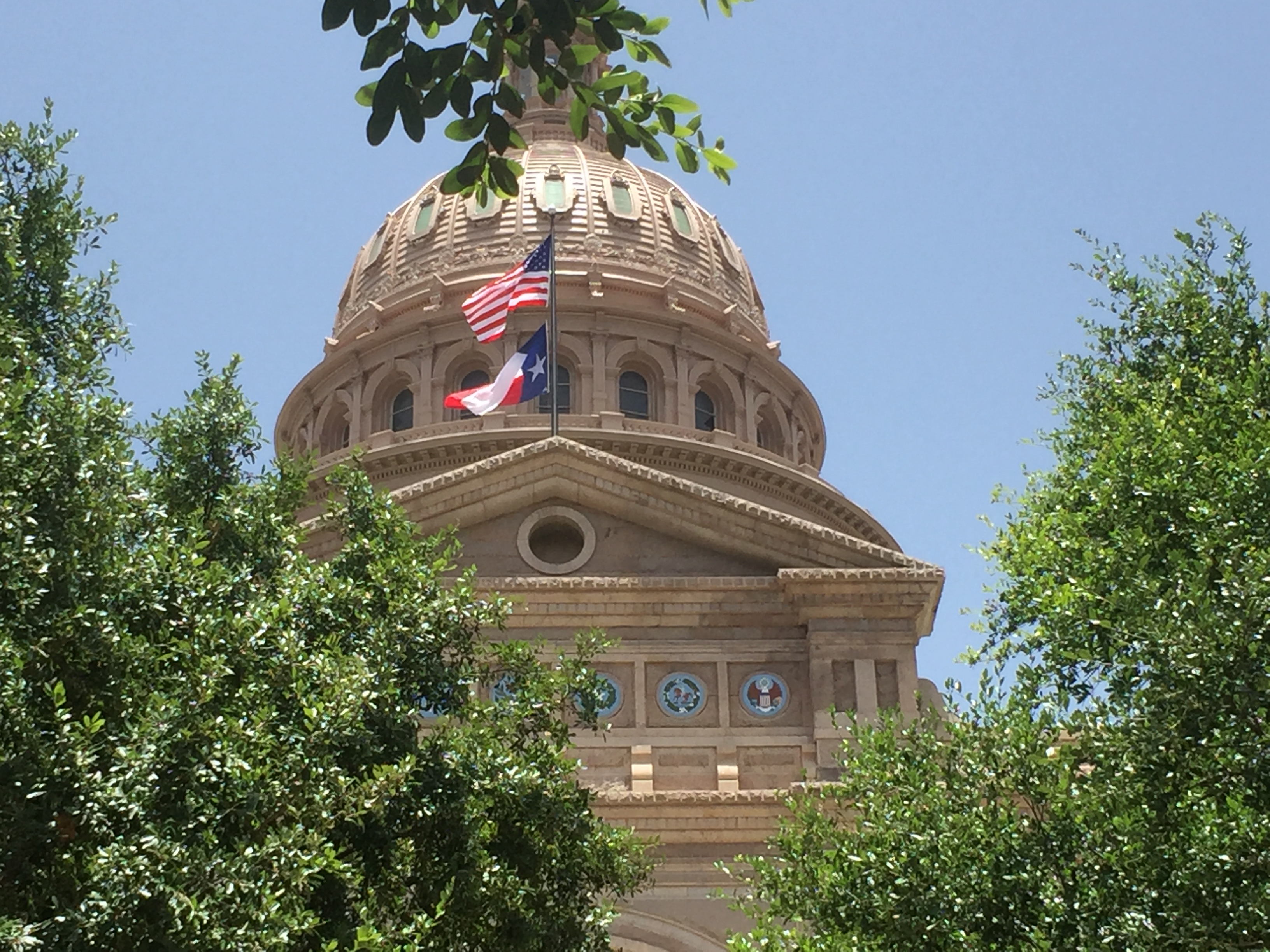https://mdw-travel-data-us-east-1.s3.amazonaws.com/img/country/United-States/Texas-State-Capitol/img_03.jpg