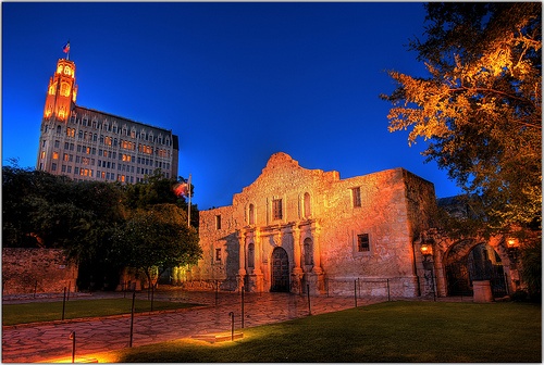 https://mdw-travel-data-us-east-1.s3.amazonaws.com/img/country/United-States/The-Alamo/img_01.jpg