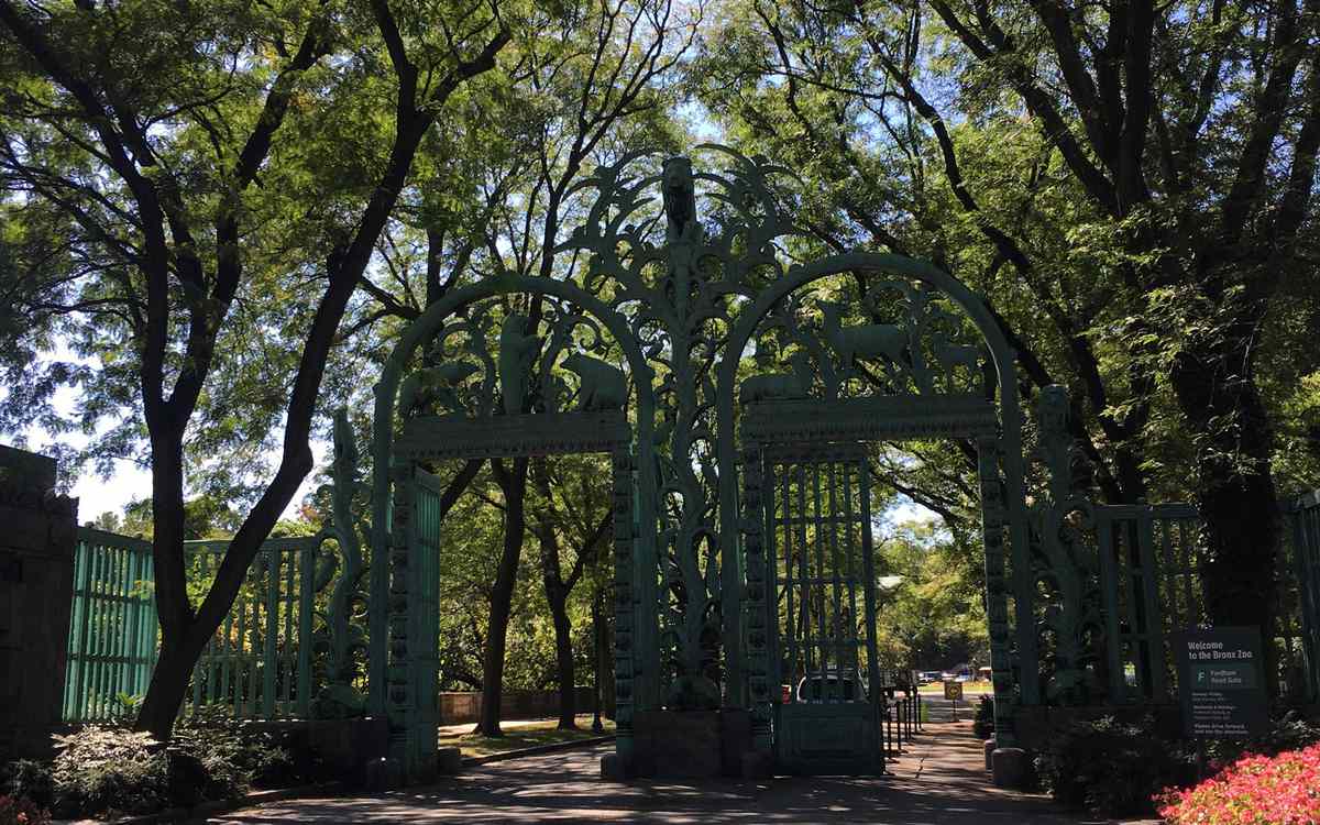 https://mdw-travel-data-us-east-1.s3.amazonaws.com/img/country/United-States/The-Bronx-Zoo/img_01.jpg