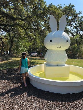 https://mdw-travel-data-us-east-1.s3.amazonaws.com/img/country/United-States/The-Contemporary-Austin---Laguna-Gloria/img_02.jpg