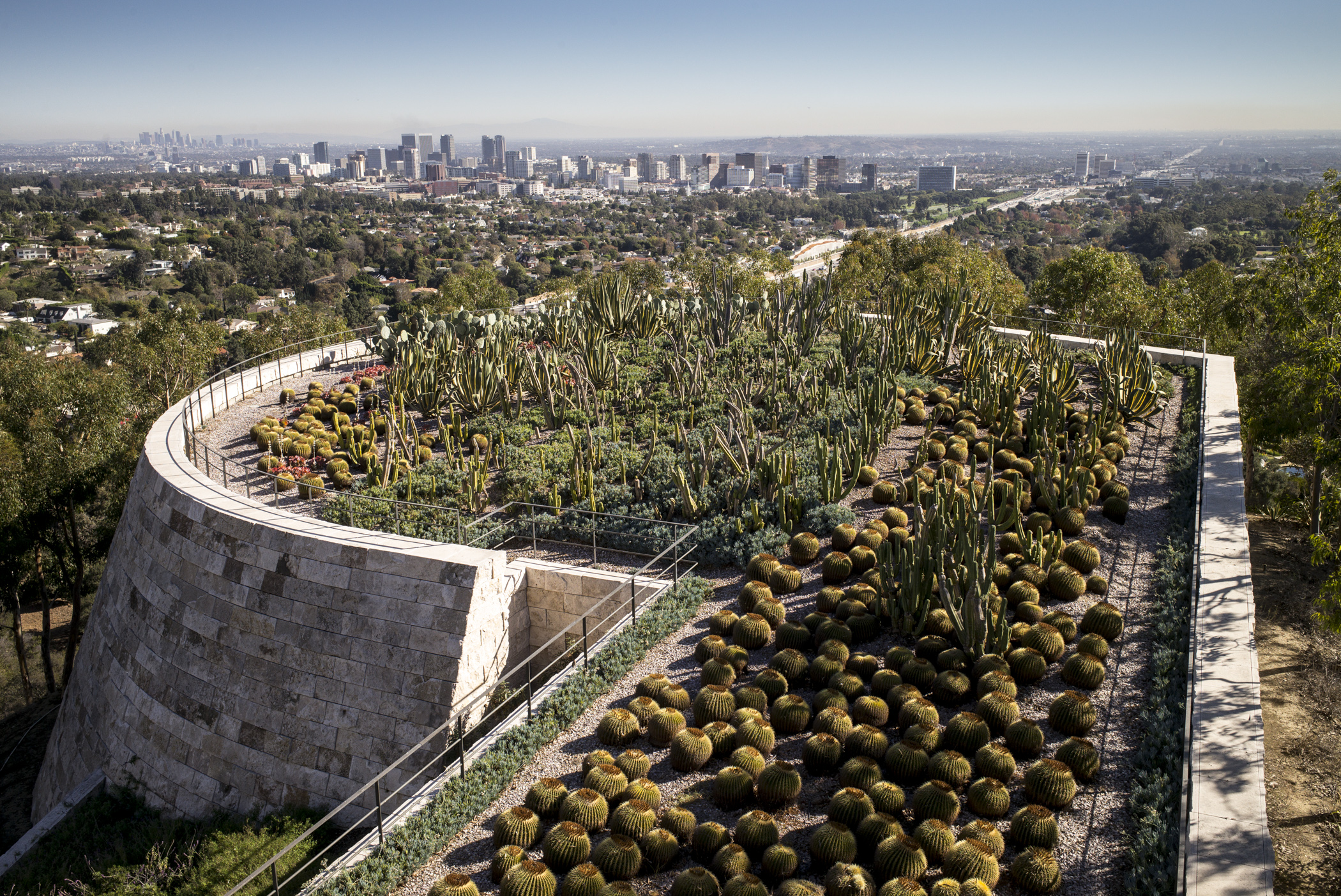 https://mdw-travel-data-us-east-1.s3.amazonaws.com/img/country/United-States/The-Getty-Center/img_01.jpg