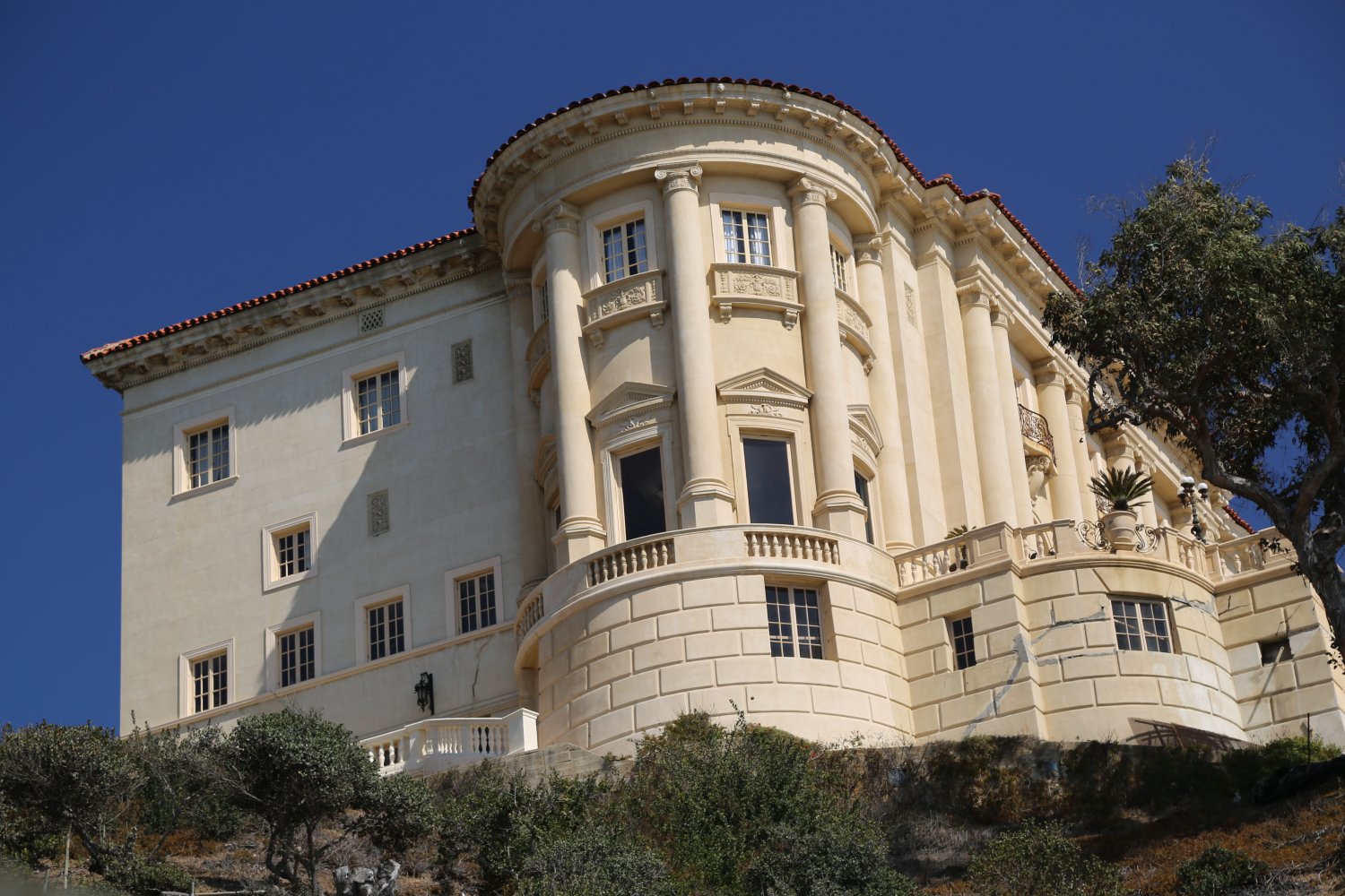 https://mdw-travel-data-us-east-1.s3.amazonaws.com/img/country/United-States/The-Getty-Villa/img_03.jpg