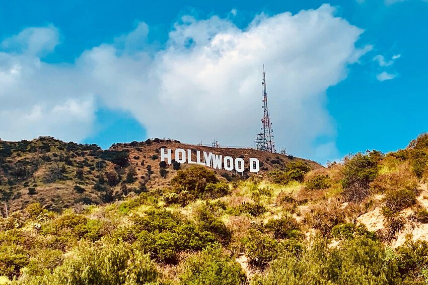 https://mdw-travel-data-us-east-1.s3.amazonaws.com/img/country/United-States/The-Hollywood-Sign/img_01.jpg