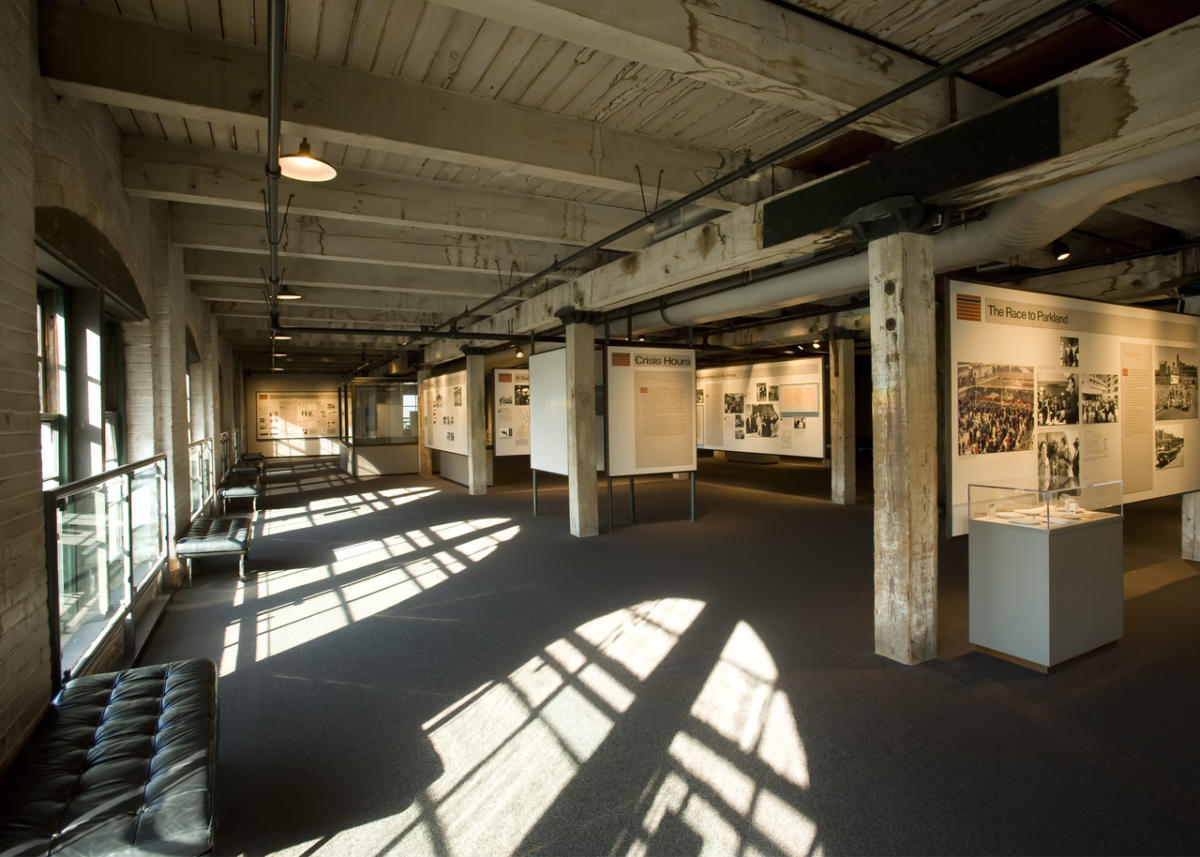 https://mdw-travel-data-us-east-1.s3.amazonaws.com/img/country/United-States/The-Sixth-Floor-Museum-at-Dealey-Plaza/img_00.jpg