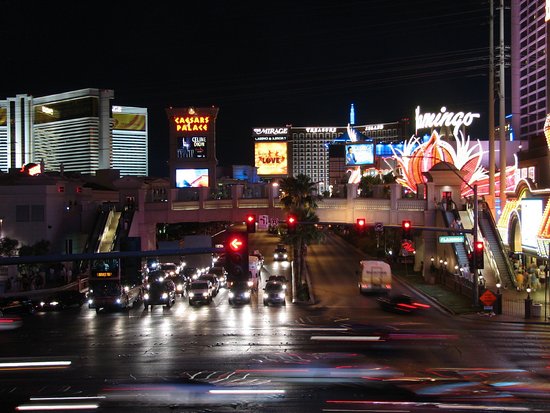 https://mdw-travel-data-us-east-1.s3.amazonaws.com/img/country/United-States/The-Strip/img_01.jpg