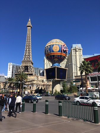 https://mdw-travel-data-us-east-1.s3.amazonaws.com/img/country/United-States/The-Strip/img_02.jpg