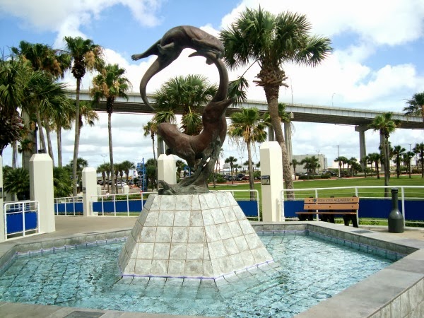 https://mdw-travel-data-us-east-1.s3.amazonaws.com/img/country/United-States/The-Texas-State-Aquarium/img_03.jpg